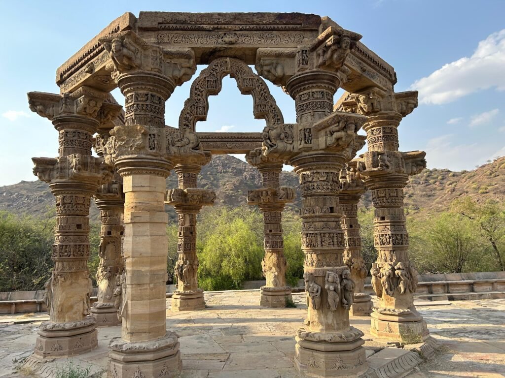 किराडू मंदिर की सुंदर मूर्तिकला -कला प्रेमियों के लिए दर्शनीय स्थल