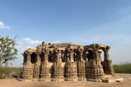 किराडू मंदिर परिसर – बाड़मेर का रहस्यमयी और ऐतिहासिक पर्यटन स्थल