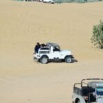 सैम सैंड ड्यून्स, जैसलमेर थार सफारी करते पर्यटक