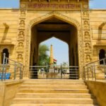 तनोट माता मंदिर का मुख्य द्वार, बीएसएफ सुरक्षा के साथ, जैसलमेर सीमा के पास स्थित